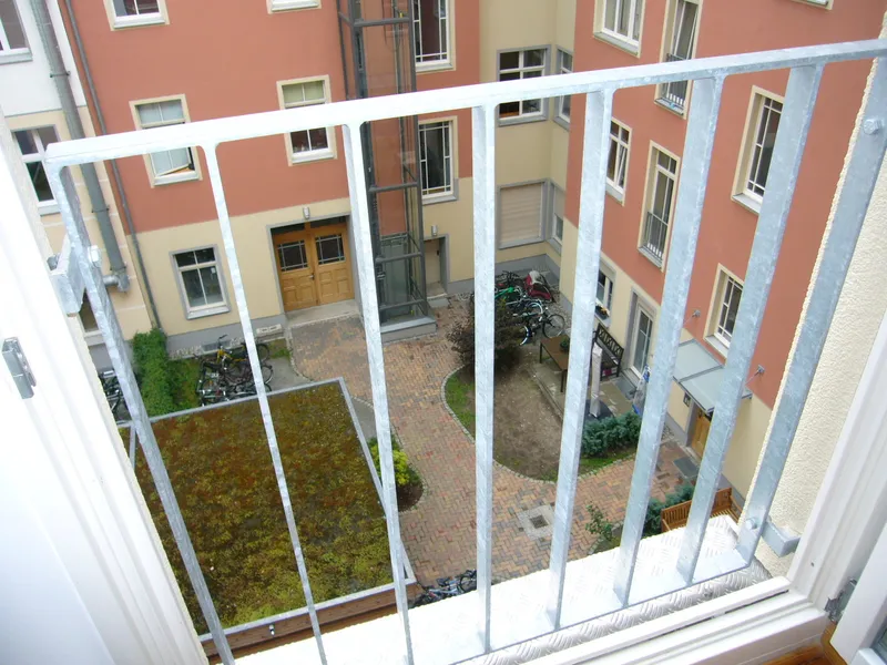 hochwertig  saniert*ruhiges helles Gartenhaus*4.OG*EBK*W-Bad/Waschmaschine*Dielen — photo 1